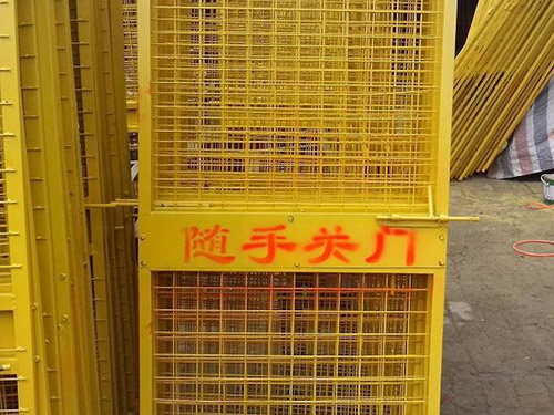 電梯防護門(mén)
